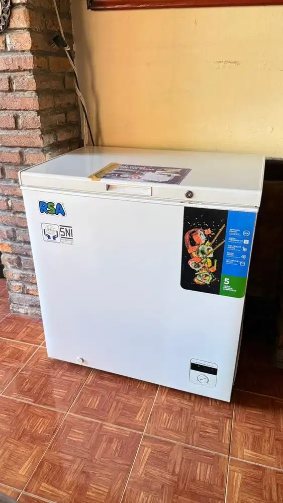 [Jual cepat, bisa NEGO!!] RSA Chest Freezer CF-210