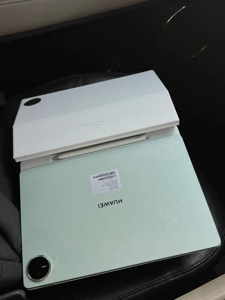 Dijual Huawei Matepad Pro 12.2 12/512 GB dengan pensil dan keyboard