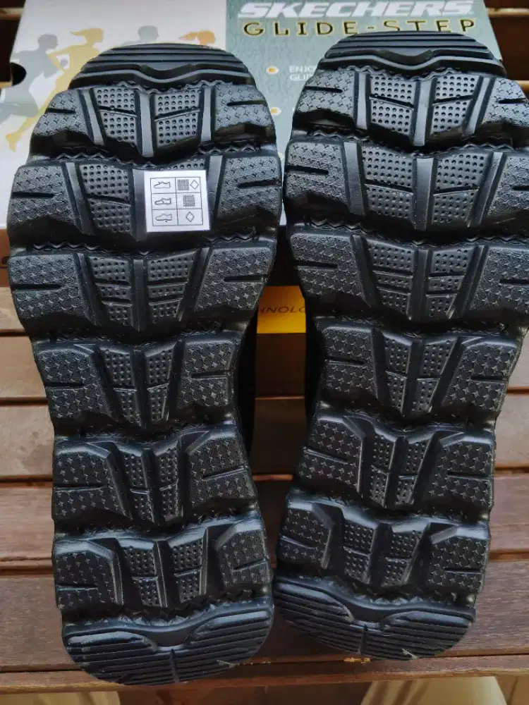 Baru skechers 42