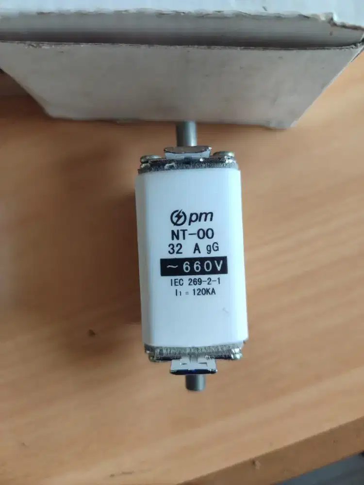 Jual fuse merek ETI 25A dan merk pm electrik 25A dan 32A