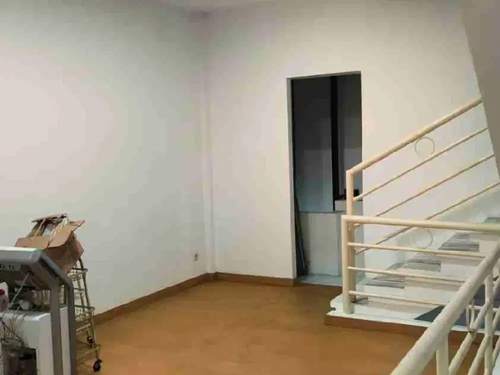Dijual Ruko Strategis 3 lantai di Jl Pasar Kembang Surabaya Pusat