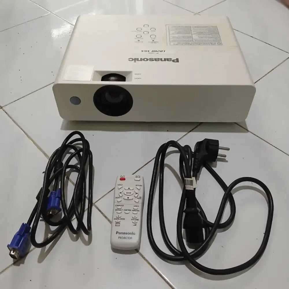 Proyektor Panasonic PT-LB280 Kelengkapan Unit, Remot, Kabel Power