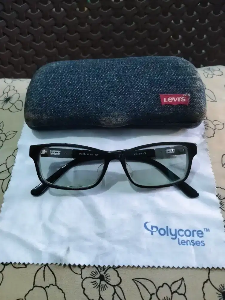 Kacamata LEVIS original