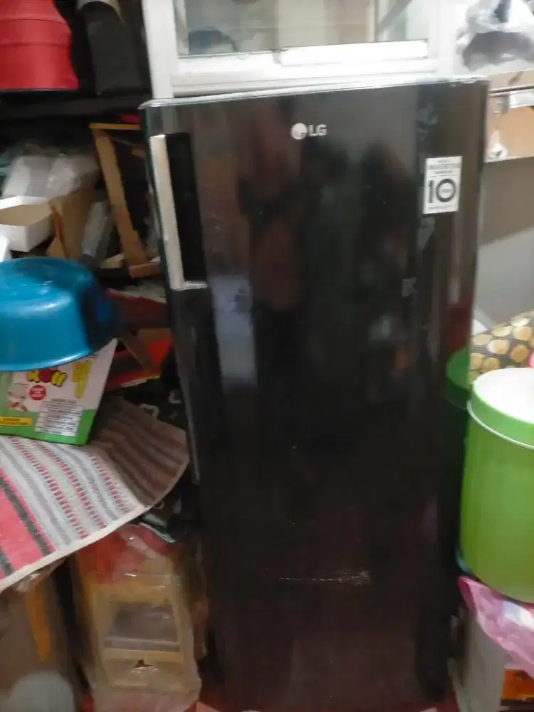 Kulkas es batu merk LG