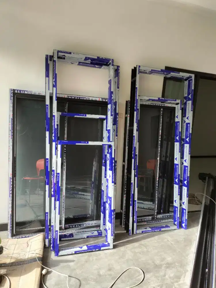Di Cari Tukang Alumunium profesional Kusen,pintu,jendela,gerobak dll