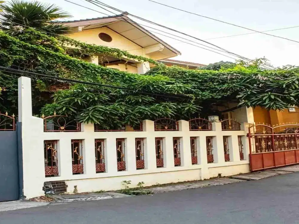 Di Jual Rumah 2 Lantai Terawat dan Siap Huni