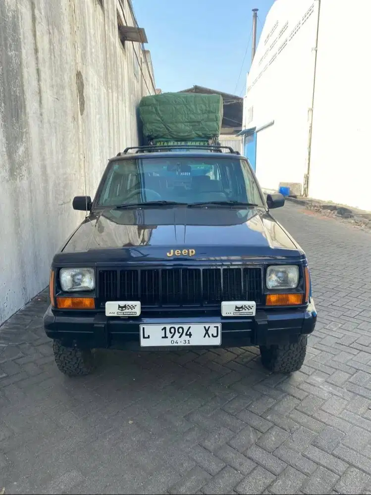 JEEP CHEROKEE XJ LIMITED COUNTRY 4.0L – TAHUN 1994