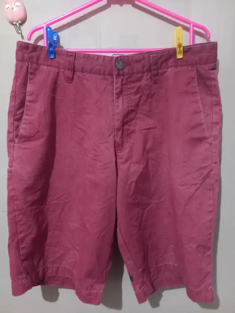 Celana chinos Volcom size 32 Maroon