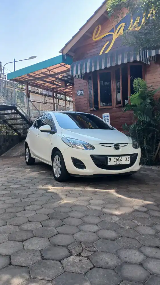 Over Kredit Mazda 2 AT 2011
