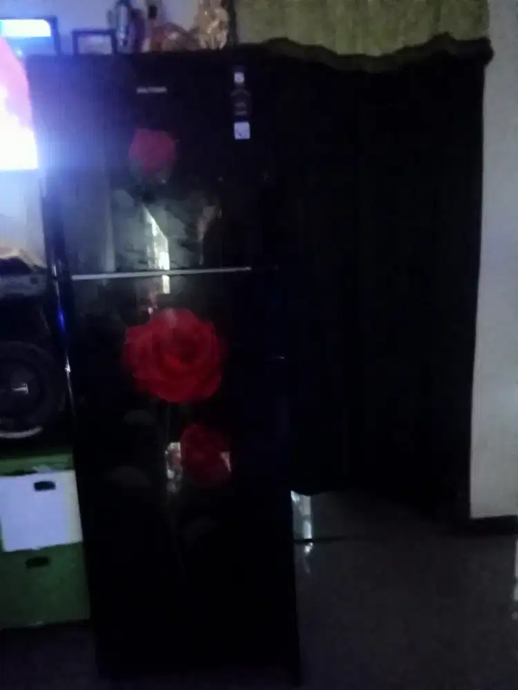 Dijual kulkas 2 pintu merk polytron