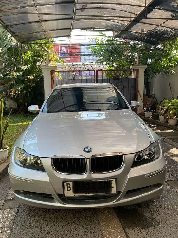 BMW 320i 2009 Bensin