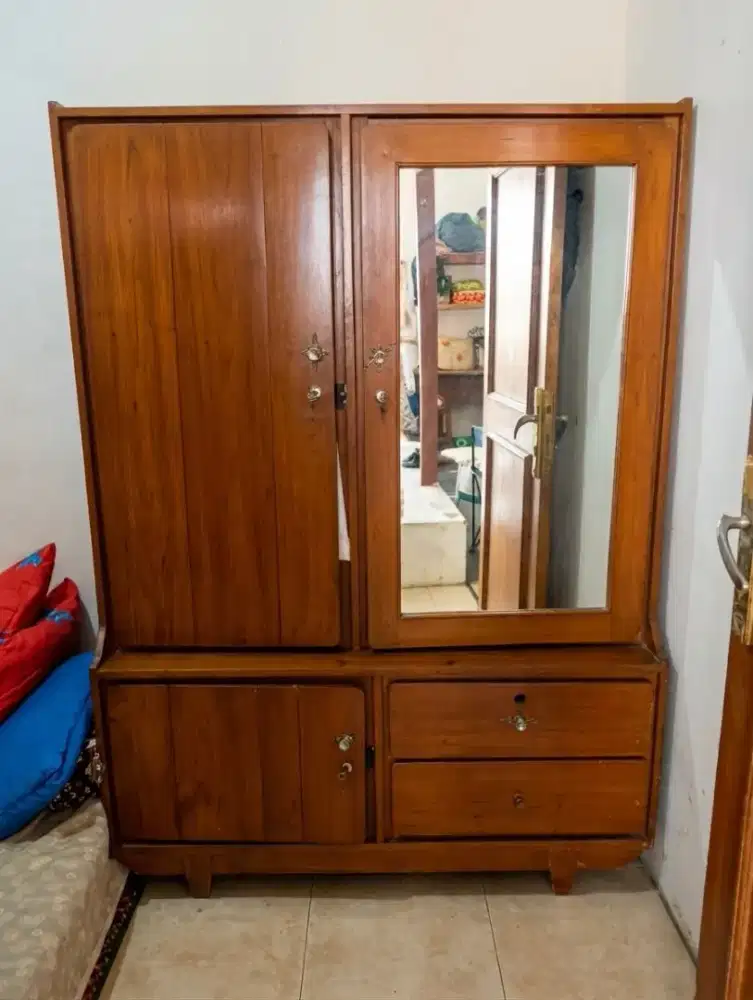 Lemari Pakaian Kayu Jati Asli dengan Cermin