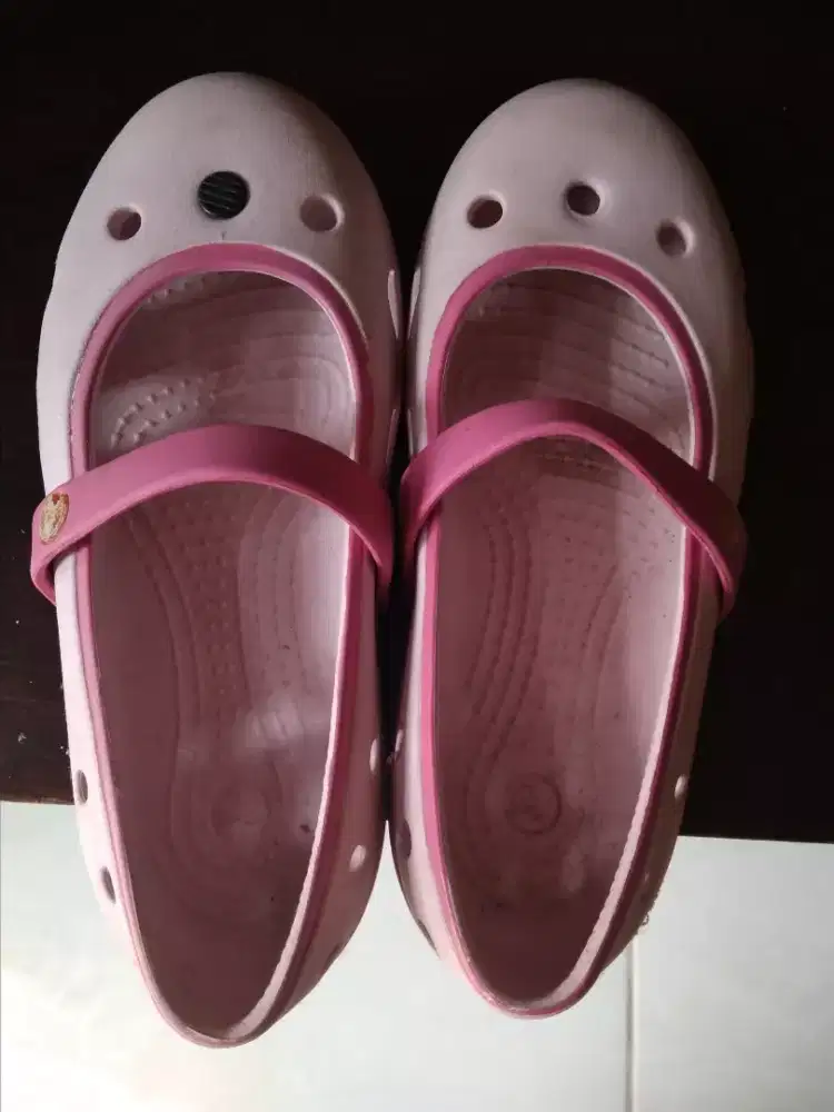 Sepatu Crocs anak