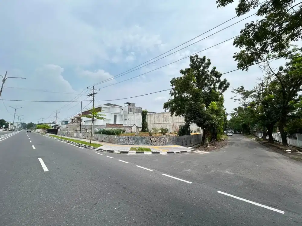 Tanah Hook di Jalan Ir. H Juanda ( Simp. Jalan Chairil Anwar )
