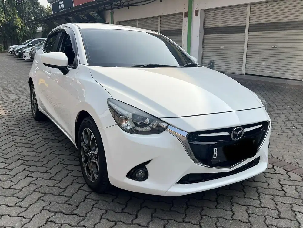 Mazda 2 R AT 2016 Putih Skyactiv