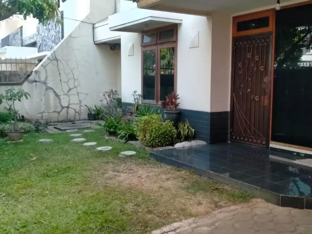 Dijual Rumah 2 Lantai Nyaman Siap Huni Minimalis Lokasi Strtaegis di Batununggal Bandung