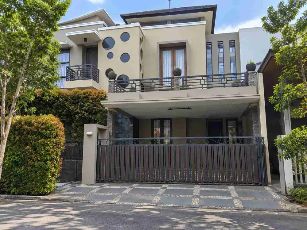 Rumah Cantik masih Huni Terawat bagus Dengan kolam renang, PESONA KAHYANGAN jl Juanda Depok