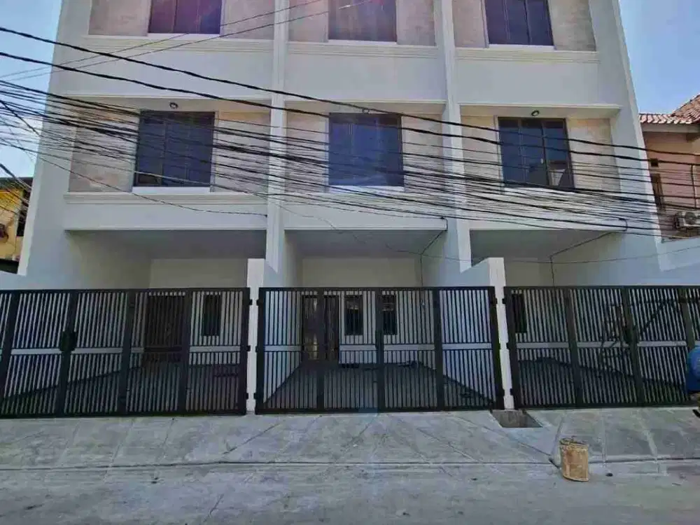 Dijual Rumah baru 3 lt 5 x 18 m2 di Tanjung Duren Shm ada 3+1 kt 3 km carport 1 mobil, row jln 2 mobil dekat Central Park mall, Sekolah Penabur.