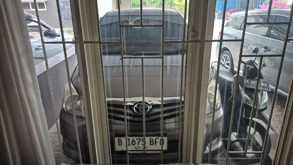 Toyota Kijang Innova 2009 Bensin