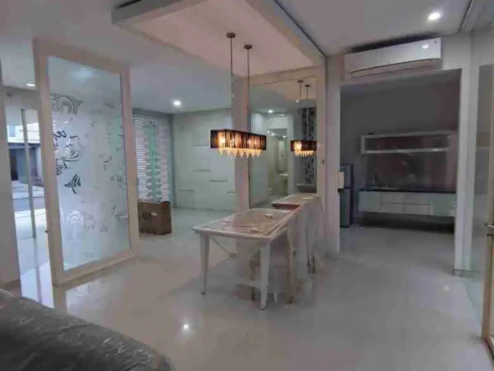 The Mansion Pakuwon Indah, ex Rumah Contoh. include Furnish. dekat Mall. Surabaya Barat