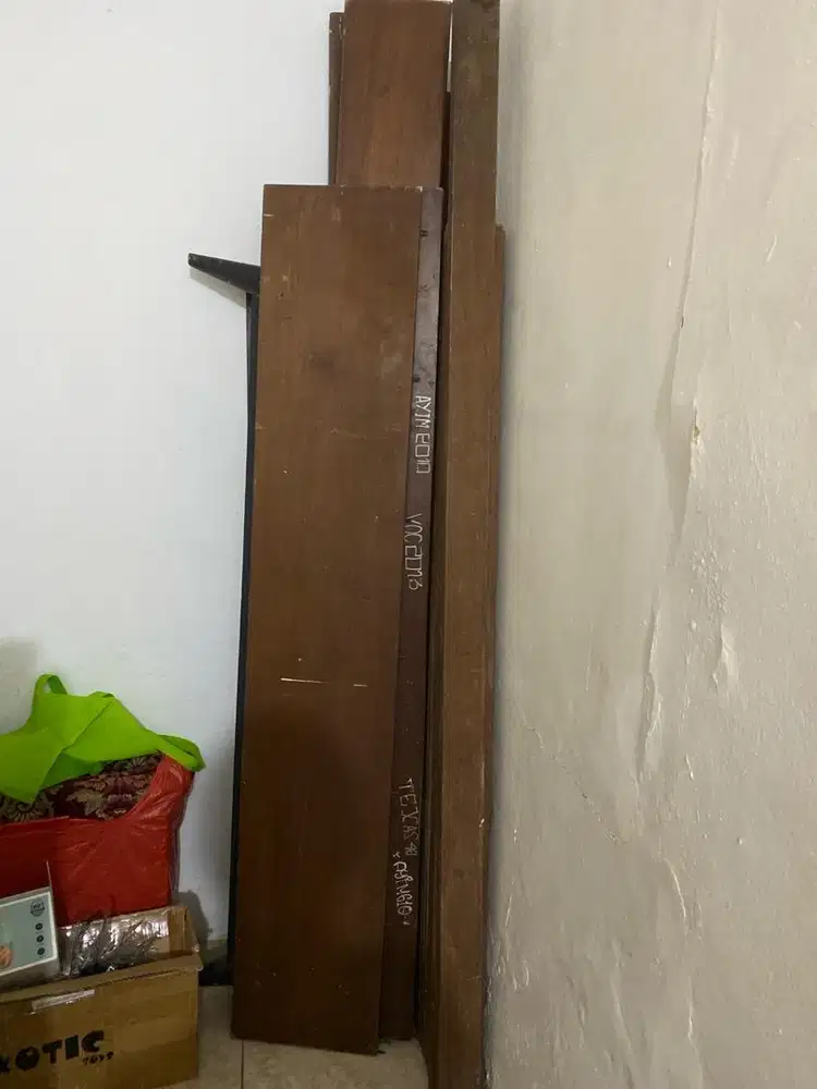 Dipan Kayu Jati