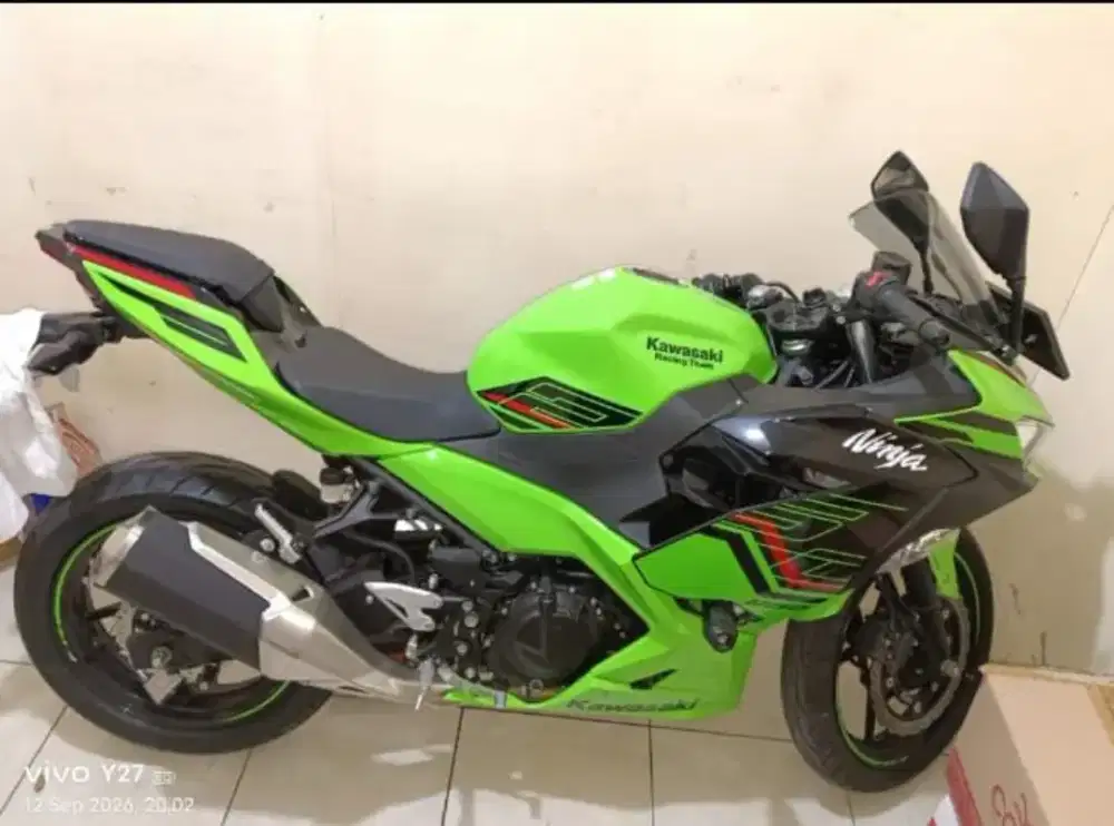 Jual santai kawasaki ninja 250cc km rendah jarang pakai