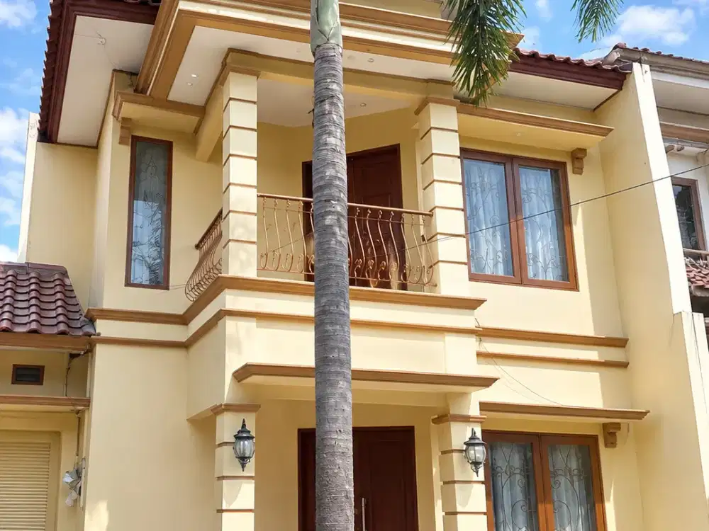 Jual Rumah Townhouse 2 Lantai di Pejaten Jakarta Selatan, Halaman Belakang Luas, Dekat Akses ke Pejaten Village, RS JMC & Akses Tol