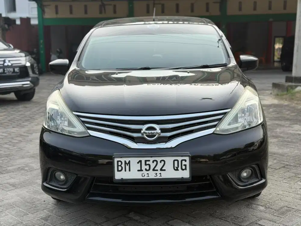 NISSAN GRAND LIVINA XV A/T 2015