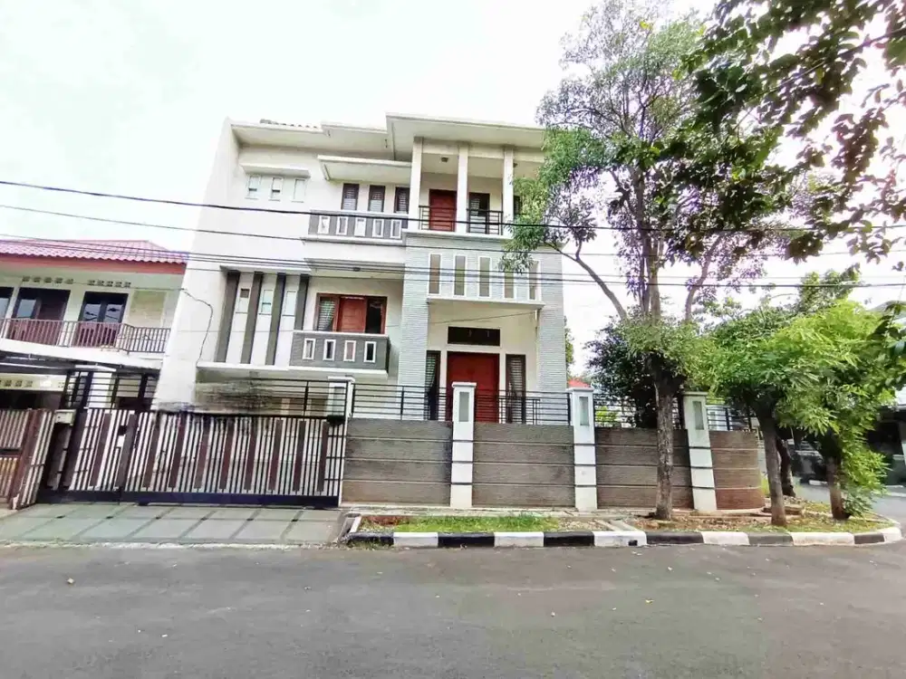 Murah Dijual Rumah Hoek 3 Lantai Gading Kirana Barat
