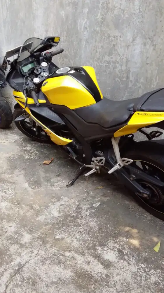 YAMAHA R15 YELLOW RACING 2018