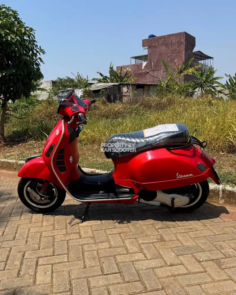 VESPA GTS 150 3V 2014 TERMURAH