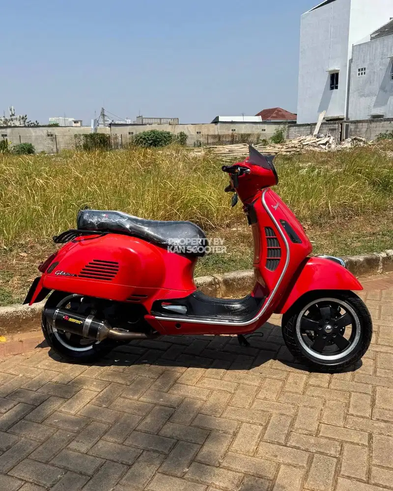 JUAL MURAH VESPA GTS 150 3V 2014 MULUS