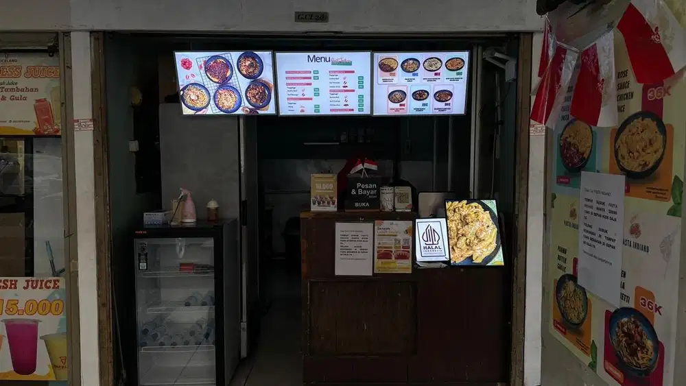 KARYAWAN DAPUR PEREMPUAN