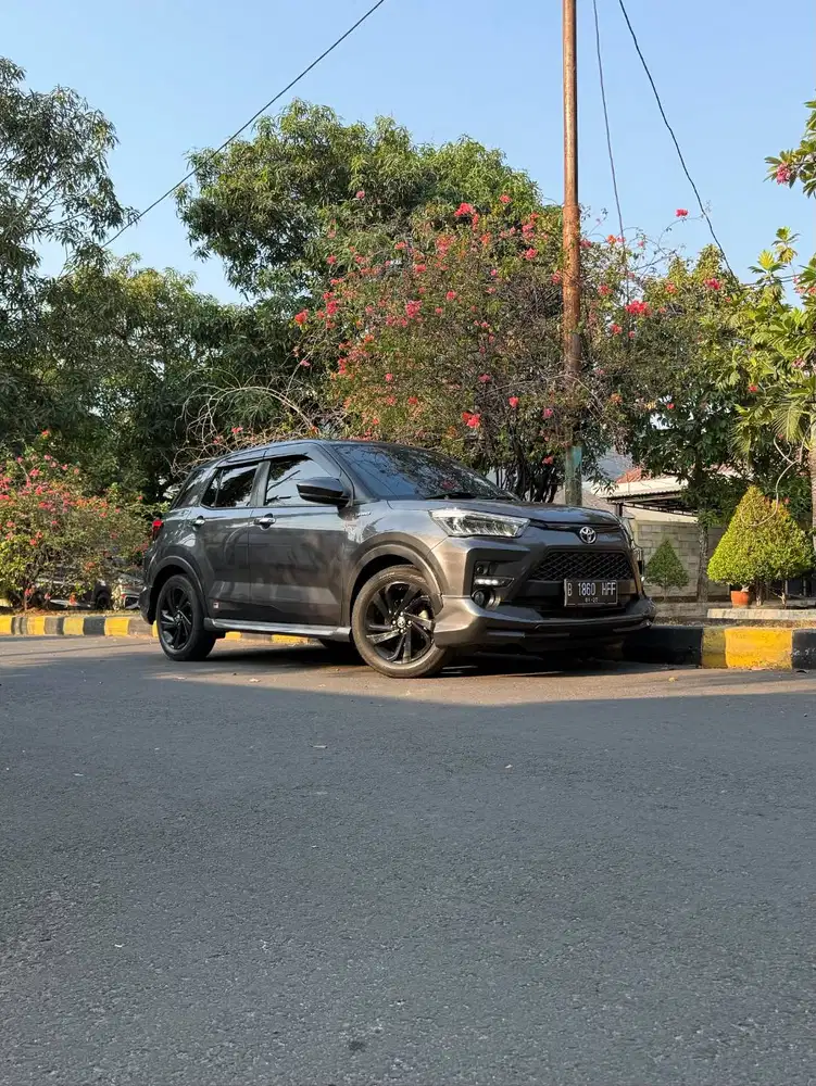 Toyota Raize 1.0 GR Turbo TSS Tahun 2021 Abu-Abu AT