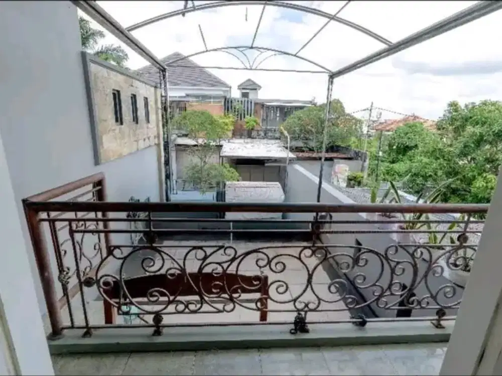 FREEHOLD  Di jual Rumah Lantai 2 Lokasi di buluh Indah Gatsu barat denpasar