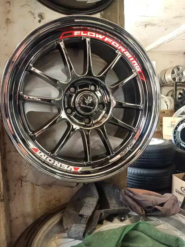 Venom Blackcrom 17 x 8 in ET 38 H5/114,3
