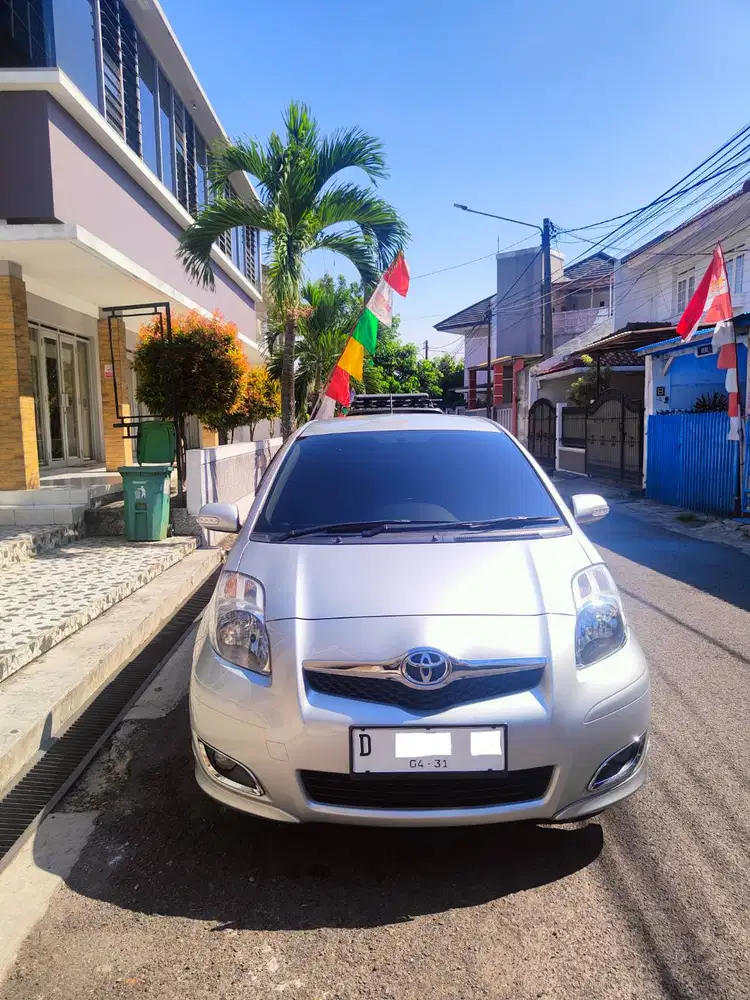 Jarang di pakai Mobil yaris 2011 Kilometer rendah