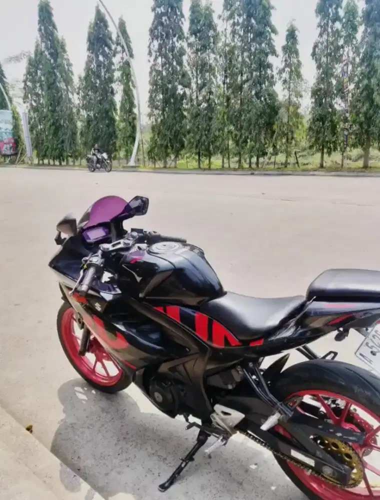 SUZUKI GSX-R150 mulus like new harga nego