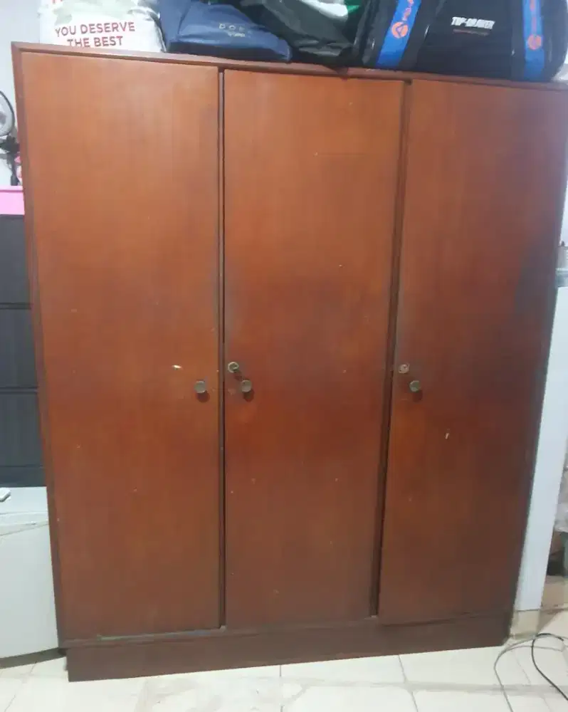 LEMARI BAJU 3 PINTU KAYU JATI