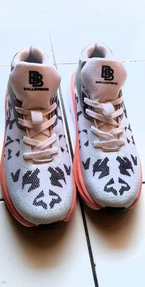 Dijual Sepatu Basketball BALLERBRO blum dipakai