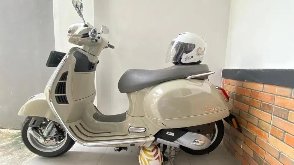 DIJUAL!! Low KM dari baru VESPA GTS 150 Desember 2024