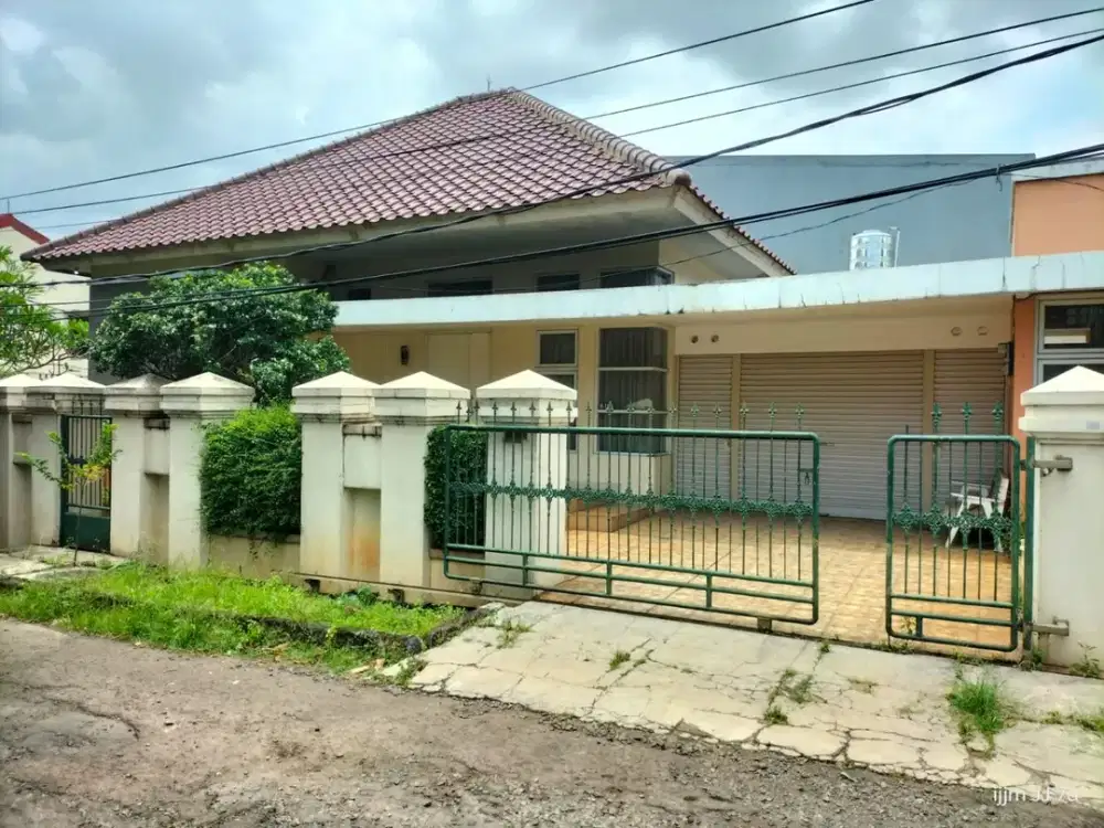 Dijual Rumah Hoek di Bekasi Selatan include furniture full jati