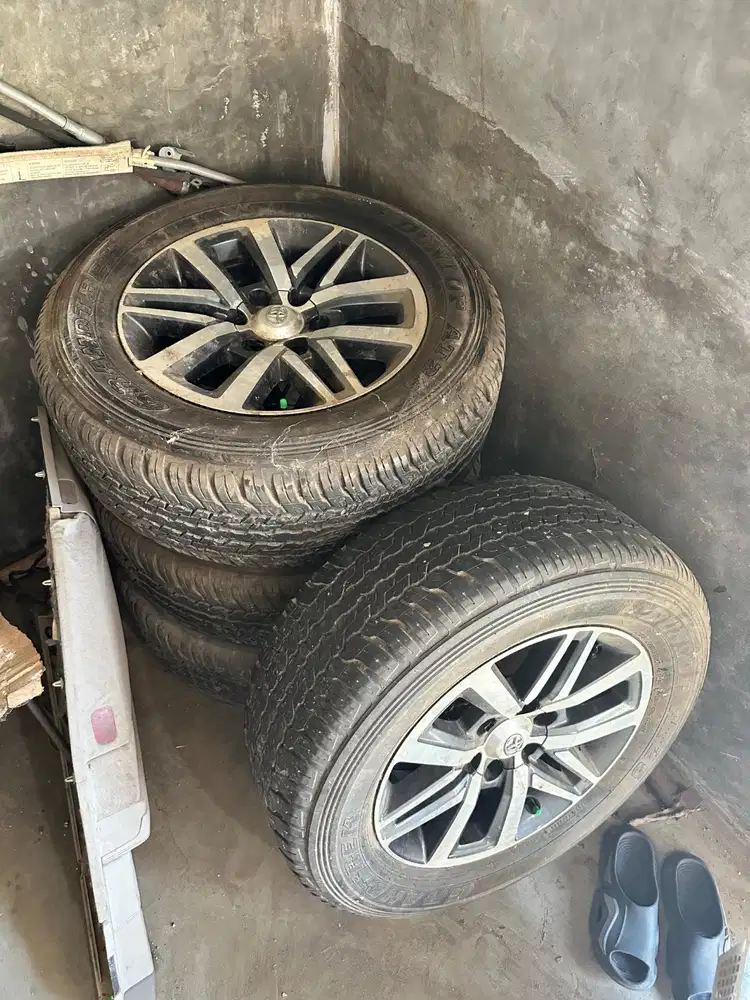 Velg oem original fortuner VRZ + ban dunlop grandtrek 265/60
