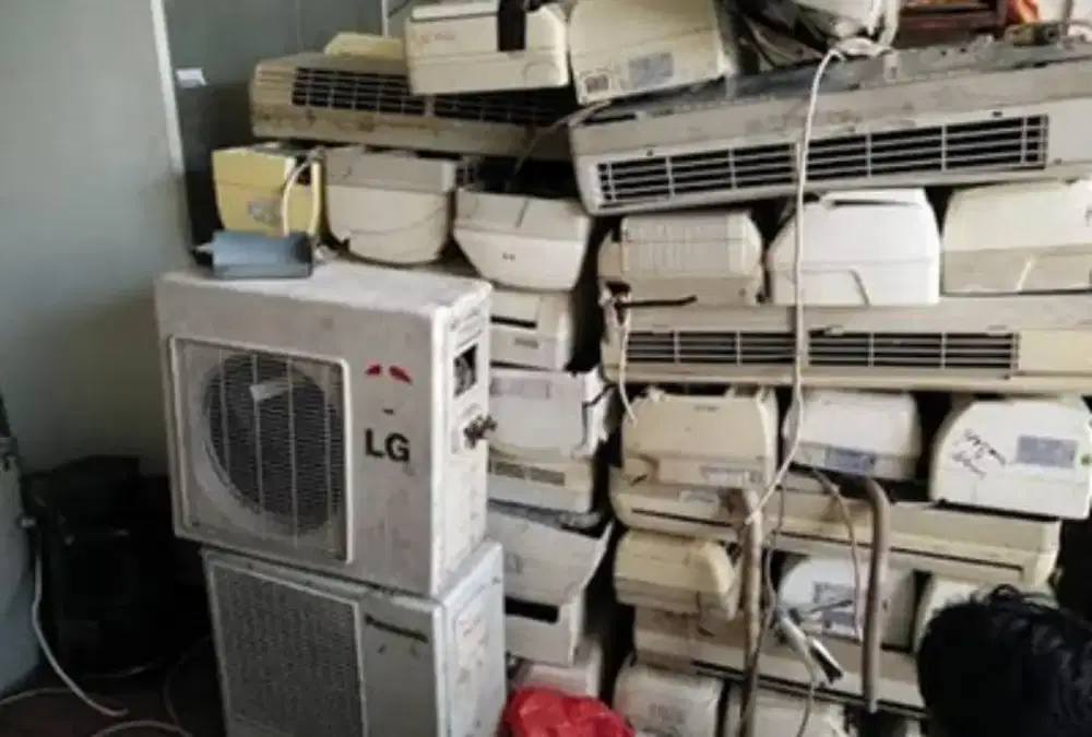 Menerima  barang bongkaran kantor