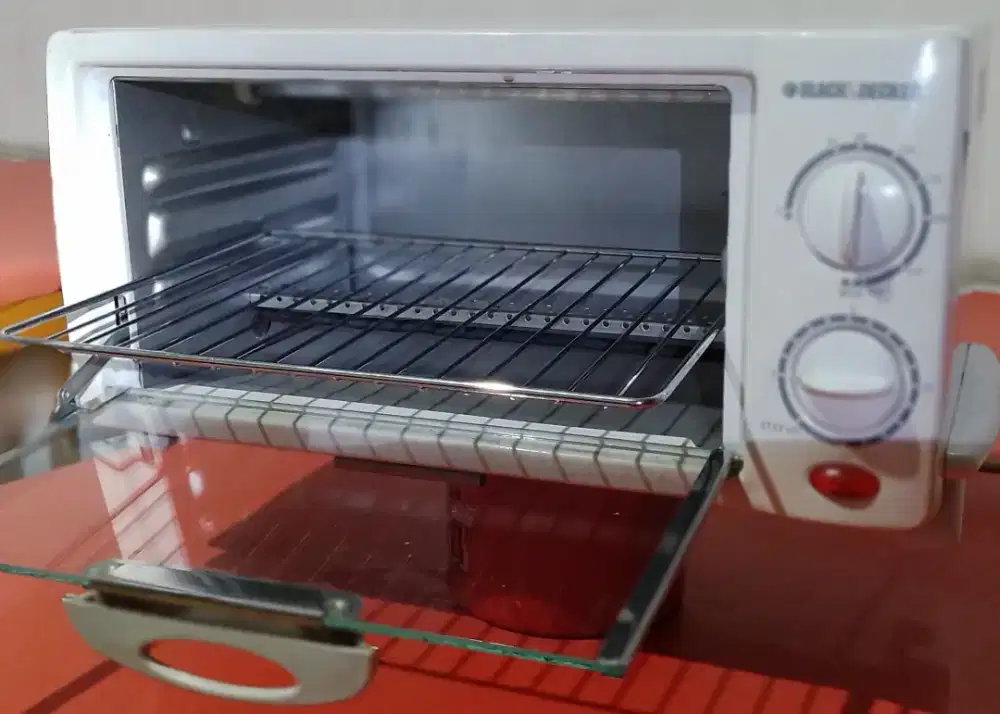 Jl.Oven listrik merk Black Decker