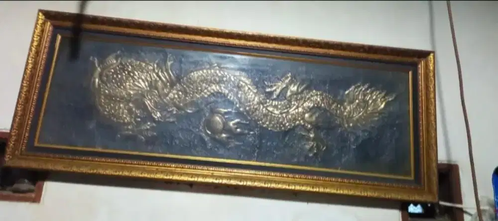 Bola naga api dinding
