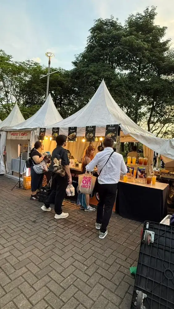 Cari pegawe bazaar makanan minuman di event festival dan expo