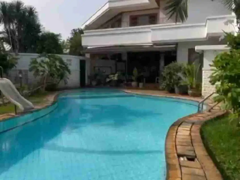 Rumah Megah 2 Lantai  Fasilitas Lengkap Semifurnished ada Kolam Renang di Pondok Indah jakarta selatan