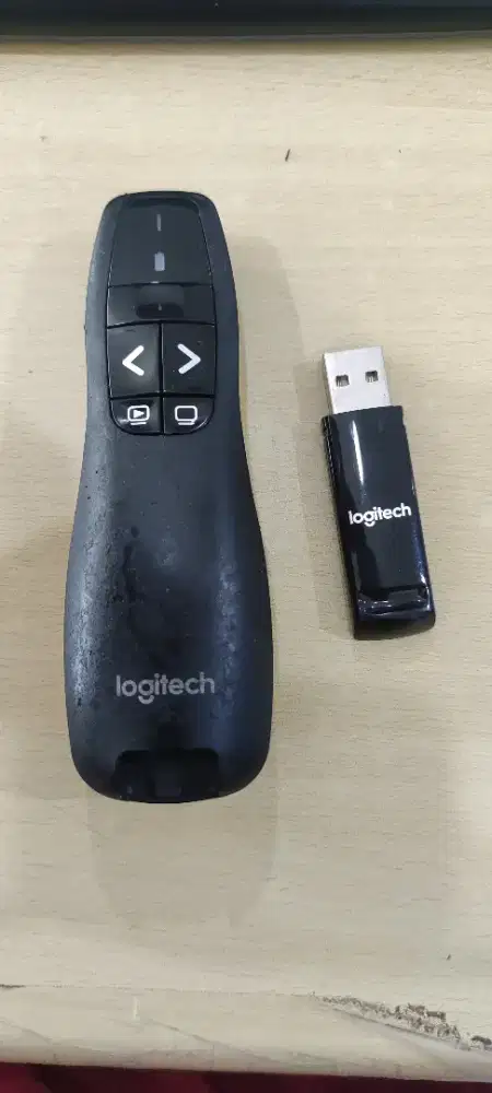 LOGITECH R400 Pointer Presenter Wireless Laser Merah