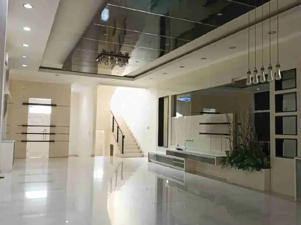 Dijual Rumah Layar Permai PIK 3 Lantai SHM